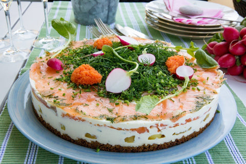 Laxtårta med gravad och kallrökt lax