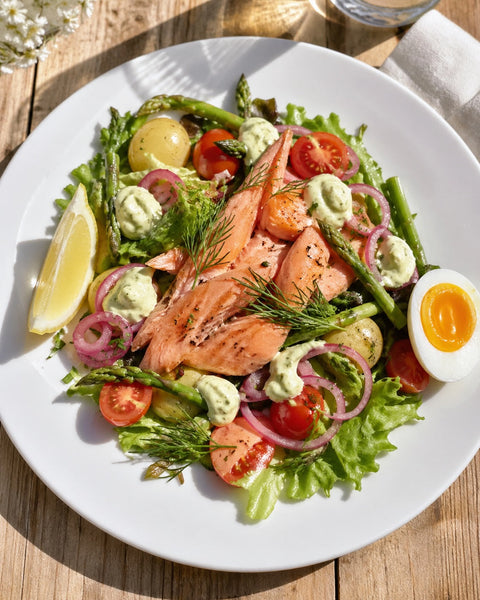 Somrig sallad med rökt kungaröding